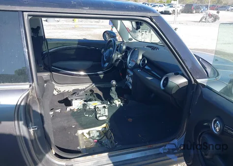 2009 Mini Cooper S from USA, damaged, VIN WMWMF73519TX40097